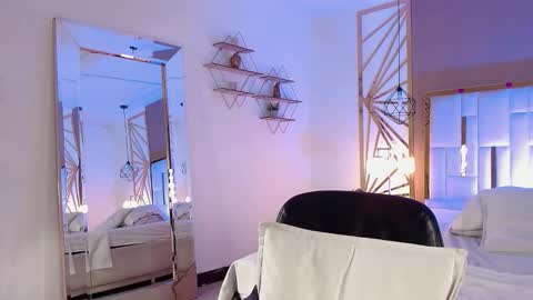 Snapshot of vaaleriee_miller_ chatting on November 16, 9:20 pm valeriee miller online show from November 16, 9:20 pm