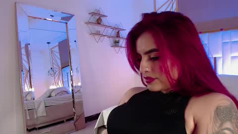 Snapshot of vaaleriee_miller_ chatting on November 21, 3:49 am valeriee miller online show from November 21, 3:49 am