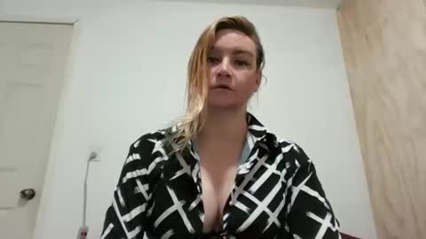 Snapshot of vagimosa chatting on October 3, 5:26 am vagimosa online show from October 3, 5:26 am