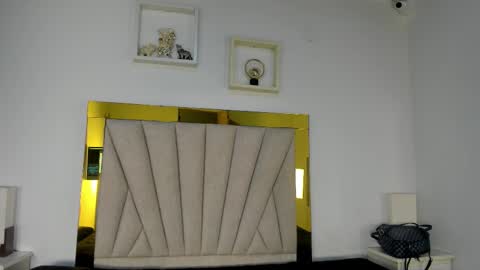 Snapshot of vahiolet_fuentes chatting on February 5, 3:22 am vahioleth online show from February 5, 3:22 am