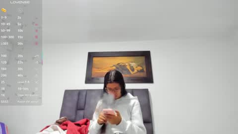 Snapshot of vahiolet_smith chatting on July 6, 12:13 pm Vahiolet smith online show from July 6, 12:13 pm