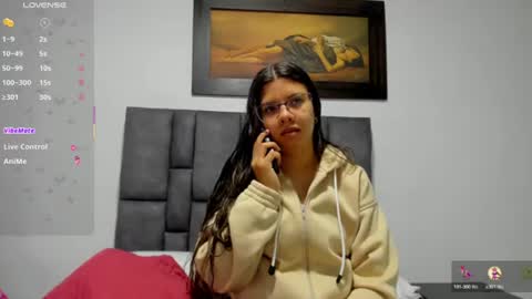 Snapshot of vahiolet_smith chatting on July 16, 12:22 pm Vahiolet smith online show from July 16, 12:22 pm