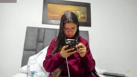 Snapshot of vahiolet_smith chatting on July 17, 12:23 pm Vahiolet smith online show from July 17, 12:23 pm