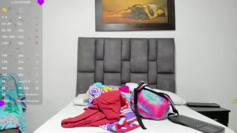 Snapshot of vahiolet_smith chatting on July 22, 12:30 pm Vahiolet smith online show from July 22, 12:30 pm