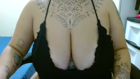 Snapshot of vaholiver chatting on March 5, 1:10 am Vah Oliver online show from March 5, 1:10 am