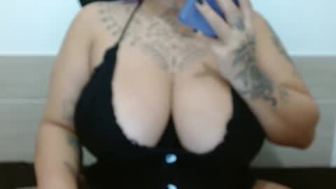 Snapshot of vaholiver chatting on October 24, 5:20 pm Vah Oliver online show from October 24, 5:20 pm