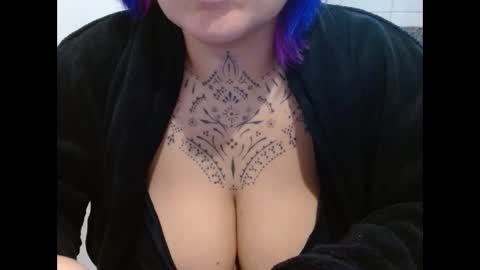 Snapshot of vaholiver chatting on November 6, 3:46 pm Vah Oliver online show from November 6, 3:46 pm