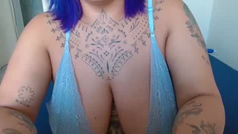 Snapshot of vaholiver chatting on December 21, 6:37 pm Vah Oliver online show from December 21, 6:37 pm