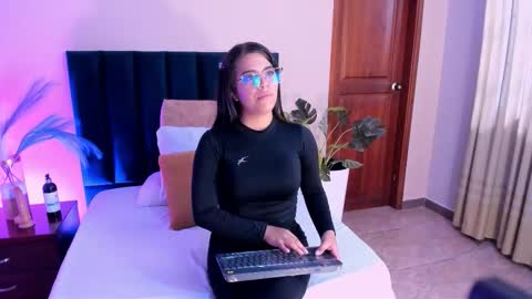 VaiaLowell online show from March 2, 6:26 pm