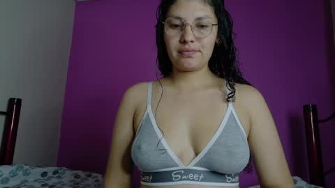 Snapshot of vainilla_cam chatting on May 4, 1:23 am Vainilla online show from May 4, 1:23 am