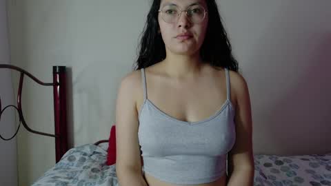 Snapshot of vainilla_cam chatting on May 15, 2:29 am Vainilla online show from May 15, 2:29 am