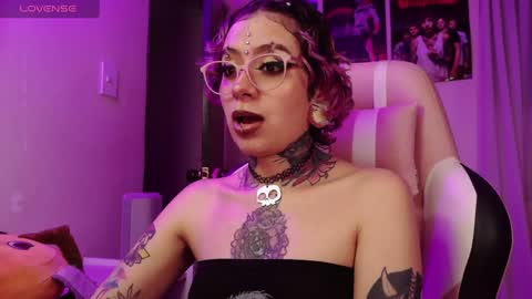 Vainilla Independent model online show from January 24, 1:03 am