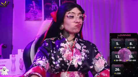 Vainilla Independent model online show from March 9, 10:30 pm