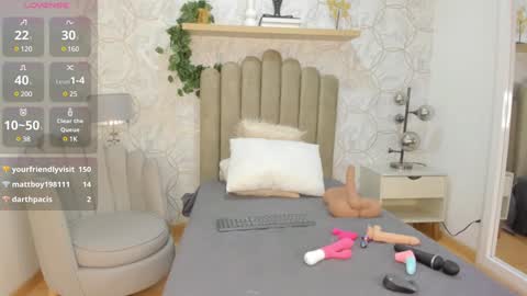 Snapshot of vaiolet__ chatting on December 12, 10:52 pm Vaiolet online show from December 12, 10:52 pm