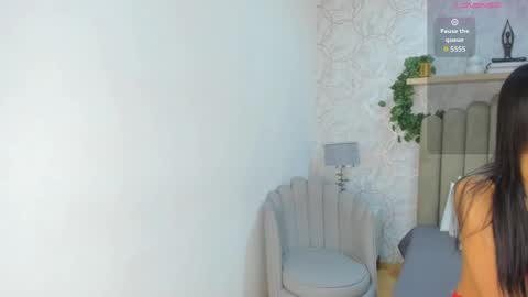 Snapshot of vaiolet__ chatting on December 15, 7:53 pm Vaiolet online show from December 15, 7:53 pm