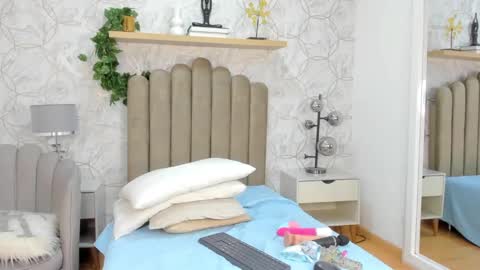 Snapshot of vaiolet__ chatting on December 30, 10:23 pm Vaiolet online show from December 30, 10:23 pm