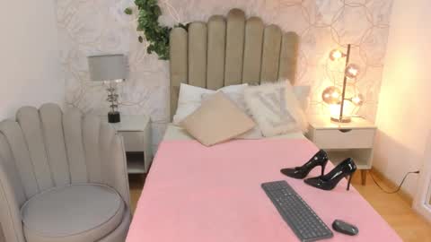 Snapshot of vaiolet__ chatting on January 11, 7:49 pm Vaiolet online show from January 11, 7:49 pm