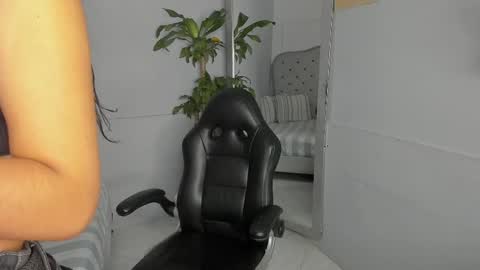 Snapshot of vaiolethsan chatting on April 24, 11:34 am Vaioleth online show from April 24, 11:34 am