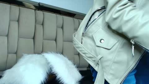 V A I O L E T T  S M I T H online show from January 10, 4:20 pm