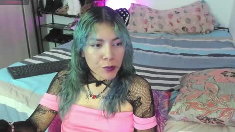 Vaiolet1314 online show from January 15, 9:36 am