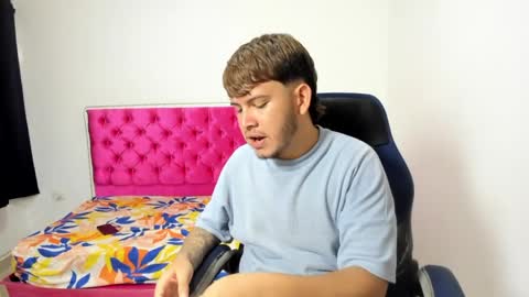 val_andbry online show from April 6, 7:26 pm