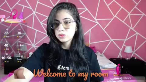 Snapshot of val_angelll chatting on September 16, 11:33 am valentina online show from September 16, 11:33 am