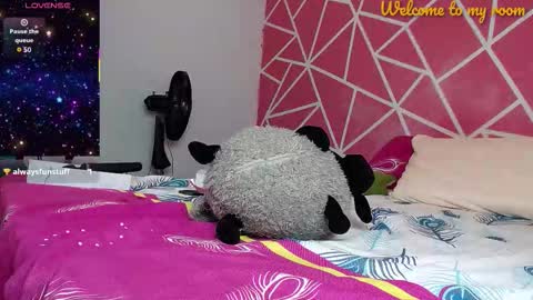 Snapshot of val_angelll chatting on October 9, 3:37 am valentina online show from October 9, 3:37 am