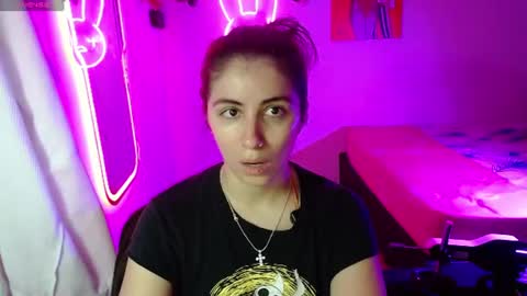 Snapshot of val_angelll chatting on July 14, 3:00 am valentina online show from July 14, 3:00 am