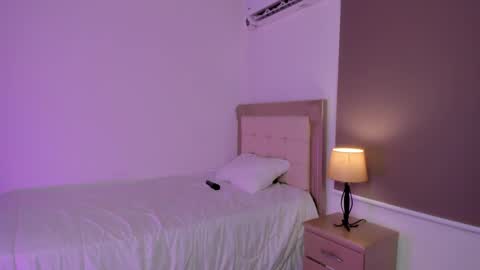 Snapshot of vale_kross chatting on January 4, 4:00 pm HI IM NEW online show from January 4, 4:00 pm