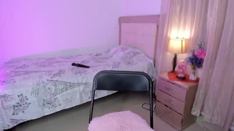 Snapshot of vale_kross chatting on February 22, 8:20 pm HI IM NEW online show from February 22, 8:20 pm