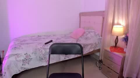 Snapshot of vale_kross chatting on March 12, 2:01 pm HI IM NEW online show from March 12, 2:01 pm