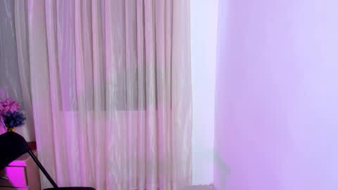 Snapshot of vale_kross chatting on October 2, 1:29 pm HI IM NEW online show from October 2, 1:29 pm