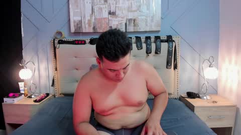 Snapshot of vale_n_matt chatting on December 7, 3:47 am Samantha y Matt online show from December 7, 3:47 am