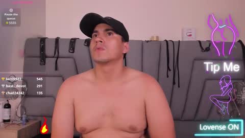 Snapshot of vale_n_matt chatting on October 5, 3:32 pm Samantha y Matt online show from October 5, 3:32 pm