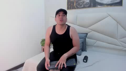 Snapshot of vale_n_matt chatting on October 16, 8:26 am Samantha y Matt online show from October 16, 8:26 am