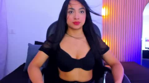 Snapshot of valee_gomezz1 chatting on July 19, 1:59 pm Vale online show from July 19, 1:59 pm