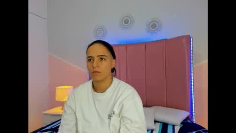 Snapshot of valen_rouse_ chatting on December 5, 12:58 pm Liam smith online show from December 5, 12:58 pm