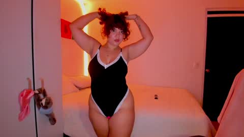 valen_smile_ online show from January 12, 8:57 am