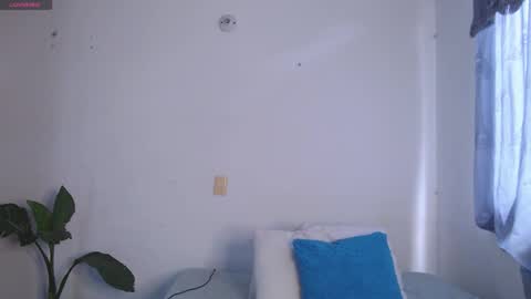 IG-valen mendoza99  twitter valenthompson99 online show from April 10, 6:23 pm