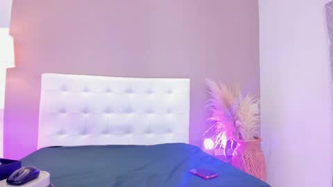 valenferrerns online show from April 21, 9:28 pm