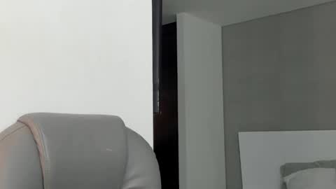 Snapshot of valenjonex chatting on January 28, 11:50 pm Angela online show from January 28, 11:50 pm