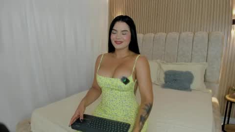 valentina robertson online show from May 24, 9:09 pm