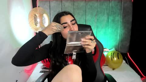 Snapshot of valentina_asmodea chatting on December 3, 3:09 am VALENTINA online show from December 3, 3:09 am