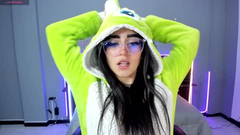 Snapshot of valentina_asmodea chatting on December 17, 2:12 am VALENTINA online show from December 17, 2:12 am