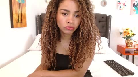 Snapshot of valentina_ferrer0 chatting on January 23, 6:24 pm Valen Ferrer online show from January 23, 6:24 pm