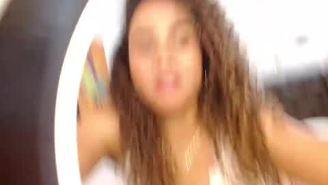 Snapshot of valentina_ferrer0 chatting on February 13, 7:52 pm Valen Ferrer online show from February 13, 7:52 pm