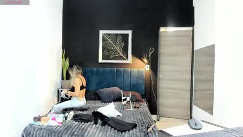 Snapshot of valentina_herrrera chatting on May 19, 2:01 pm valentina_herrrera online show from May 19, 2:01 pm
