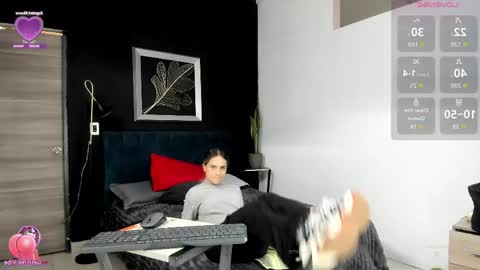 Snapshot of valentina_herrrera chatting on June 5, 4:35 pm valentina_herrrera online show from June 5, 4:35 pm
