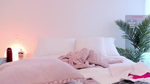 Snapshot of valentina_m17 chatting on December 13, 10:37 pm VALENTINA online show from December 13, 10:37 pm