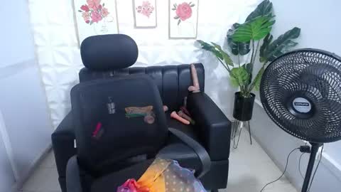 Valentina  online show from February 22, 1:44 am